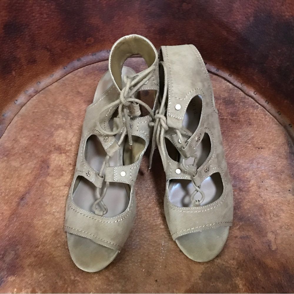 4 for $20 Indigo Rd. Babel / Gladiator Sandal (9.5) - Picture 6 of 10